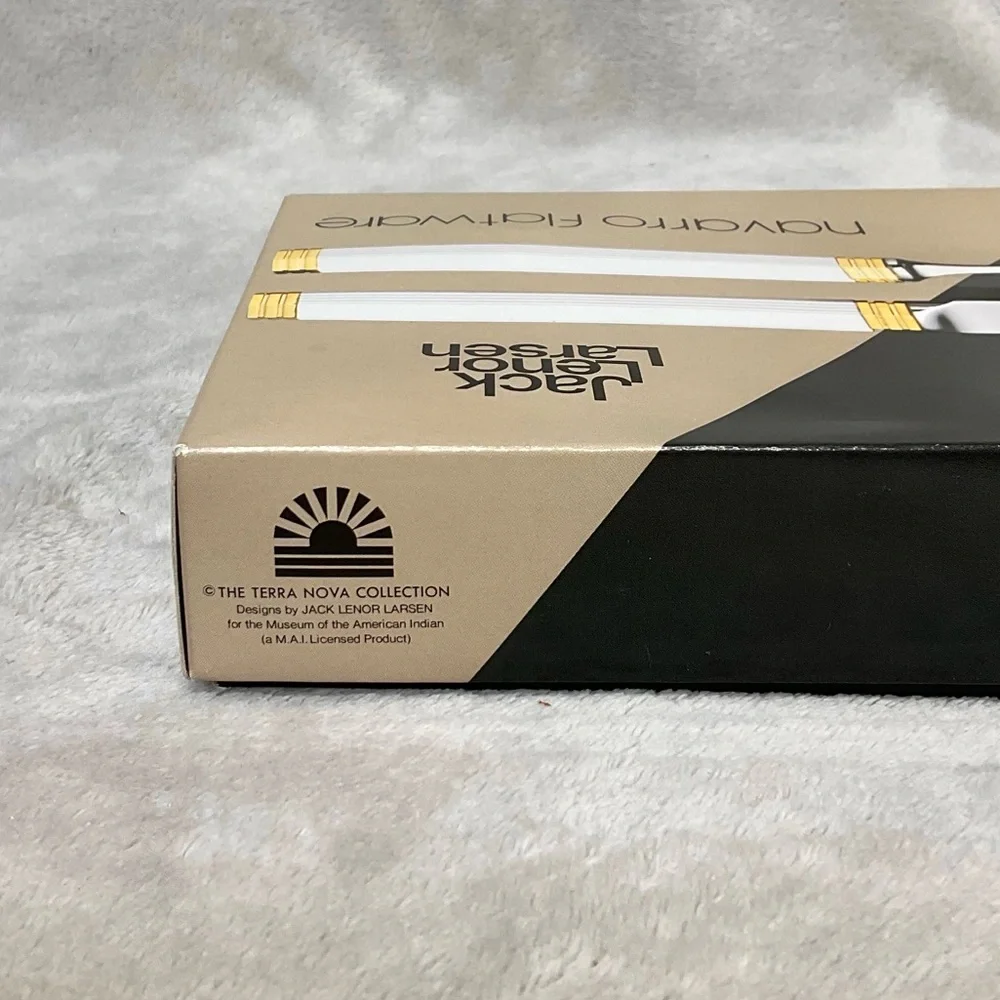 Mikasa Navarro G2590 Flatware 40 Pc Set White & Gold Jack Lenor Larsen HTF